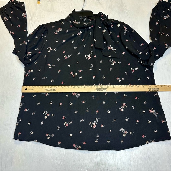 Kontrol Contemporary Black Floral Tie Neck Blouse XL Long Sleeve Lightweight - Picture 4 of 10